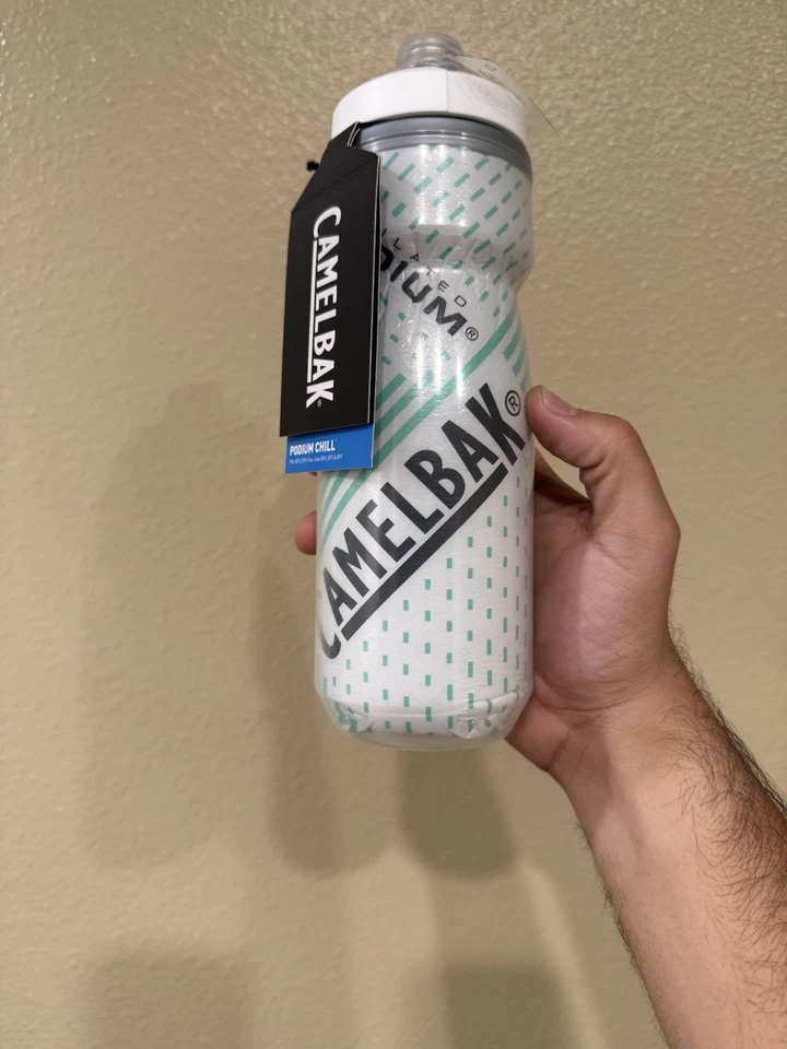 Botella de agua aislada CamelBak Podium Chill 21 oz verde claro SAGE **NUEVA** Foto 1 de 1
