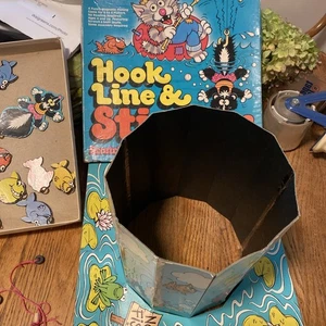 Línea de gancho y apestoso formas de color 1980 juego de mesa imán pesca mofeta completo - Imagen 1 de 14