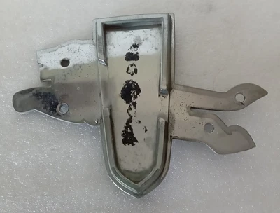 Chrysler New Yorker 1960 vintage cromado emblema león carcasa. #1903883 Foto 1 de 4