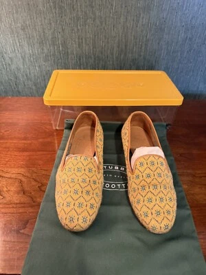 Zapatilla de punta de aguja amarilla Stubbs & Wootton para dama 7,5 Foto 1 de 4