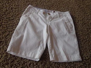 SO women's NWT junior sz 5 white Bermuda white cotton/spandex shorts - Picture 1 of 5