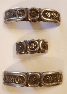 3 cassetti antichi rustici in acciaio fuso con iniziali H.L. N. 396 timbrato posteriore - Foto 1 di 15