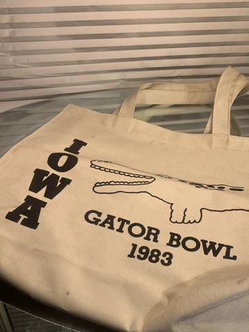 VINTAGE IOWA GATOR BOWL 1983 RARE ADVERTISING CLOTH ARM STRAP SHOULDER BAG HAWKS Cover