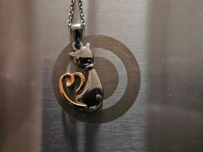 Beautiful Hallmark Cat Pendant and Chain - Image 1 of 4