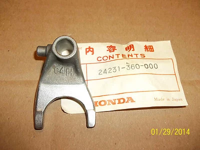 HONDA CR125M CR125 ELSINORE CENTER GEARSHIFT FORK CR 125  24231-360-000 - Image 1 of 4