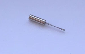 2 pcs 32.768 kHz crystals, 12.5pF. - Picture 1 of 1