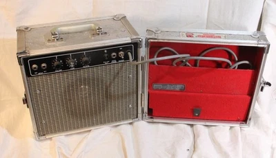 1970's Guitar / Harmonica Battery Amplifier CA-15 18 Watts - Image 1 of 4