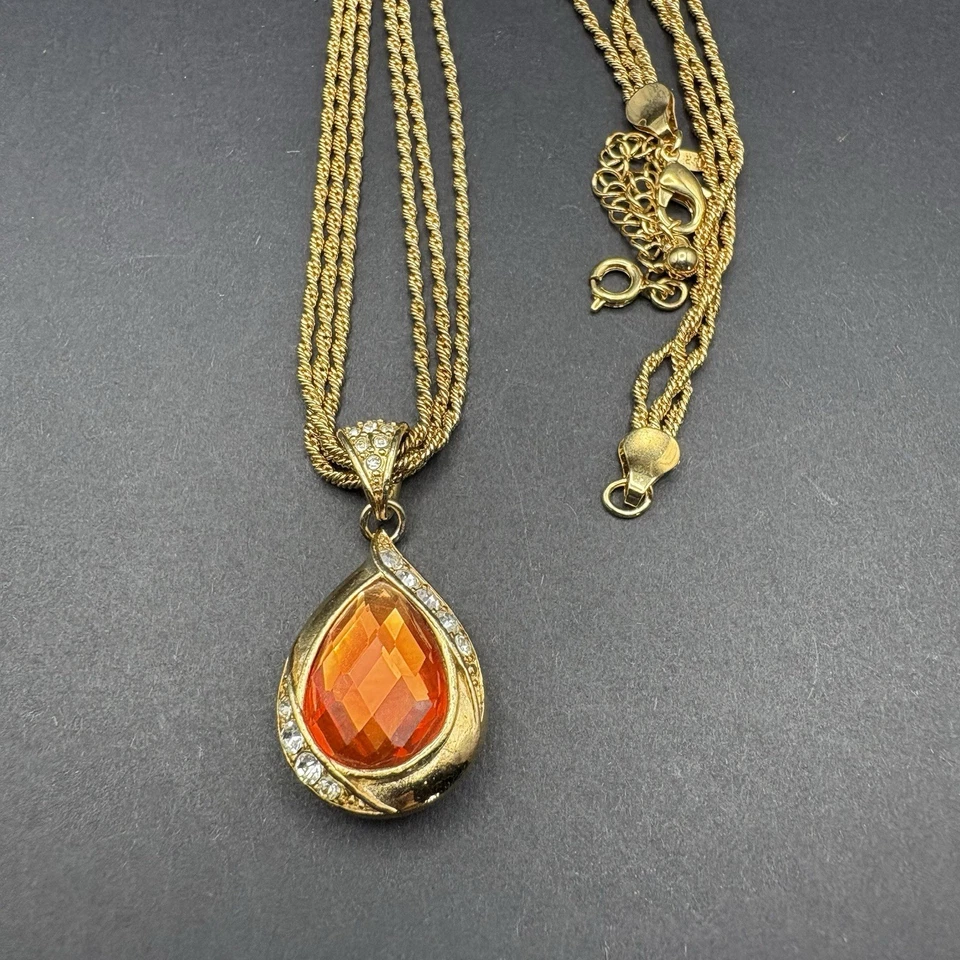 Collar Colgante Círculo Rosa Reconocimiento Presidentes Avon 2006-2007 Tono Dorado Foto 1 de 4