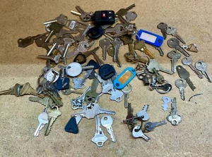 Mixed Lot Keys Vintage Auto House Craft Collectible - Picture 1 of 6