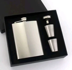 Flachmann Set 5 teilig Edelstahl gebürstet Trichter Becher / Kurze Geschenkbox  - Picture 1 of 2