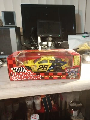 NASCAR Escala 1:24 Diecast #26 Johnny Benson Cheerios Pop-Secret Ford Taurus Foto 1 de 4