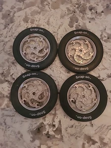 Snap-On Tools - Reifenuntersetzer - 4er Set - Metallfelge - Gummireifen - NEU NOS - Bild 1 von 5