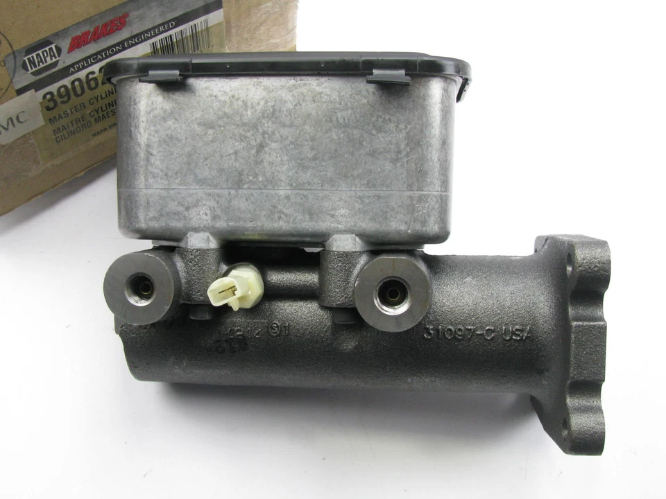 Cilindro mestre de freio Napa 390628 para 1995-1998 Ford B800, Freightliner FC70 - Imagem 1 de 4