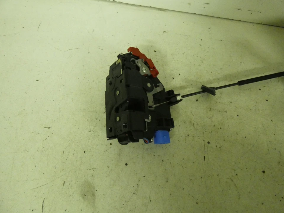 VW Golf V 5 anno 2007 serratura porta anteriore sinistra 5 porte 3D1837015AB - Immagine 1 di 1