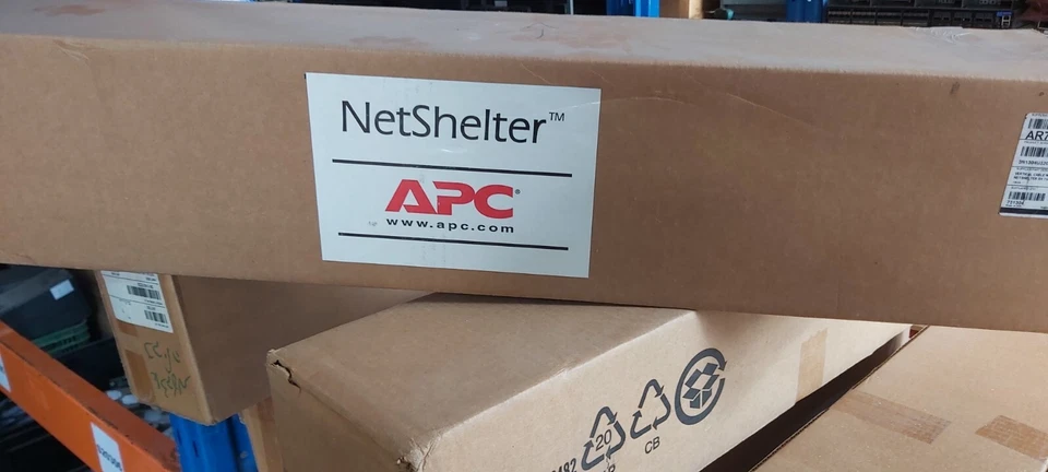 NetShelter APC AR7580 电缆管理器优惠! — 第 1/2 张图片