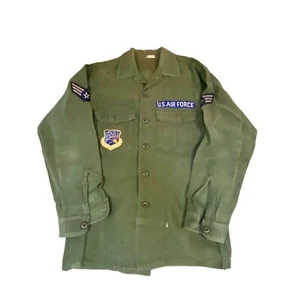 Camisa utilitaria de colección Vietnam Fuerza Aérea de los Estados Unidos 15,5 x 33 DSA100-72-C-1613 algodón pequeña - Imagen 1 de 18