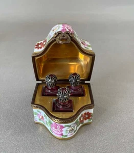 Preciosa caja de baratijas pintada a mano Limoges Francia con tres botellas de perfume - Imagen 1 de 12
