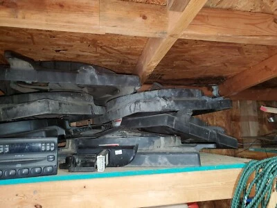 1997-98 Lincoln Mark VIII miscellaneous parts - Image 1 of 4