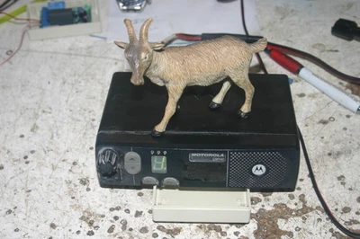 MOTOROLA CM140 VHF HIGH BAND MOBILE    TESTED WORKING - image 1 of 3