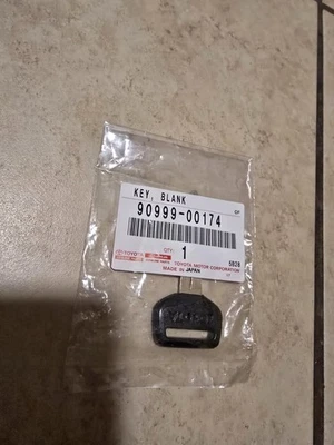 Toyota подлинный OEM ключ пустой необрезанный 90999-00174 Land Cruiser пикап 4Runner - Изображение 1 из 3