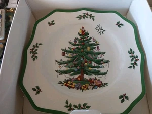 Set Of 2 Spode Christmas Tree Square Scalloped Dinner Plates 10.5 inch NOS - Picture 1 of 2