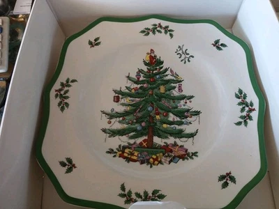 Set Of 2 Spode Christmas Tree Square Scalloped Dinner Plates 10.5 inch NOS - Image 1 of 2