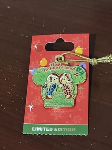 Disney Pin 65626 Chip and Dale Fort Wilderness Resort Happy Holidays 2008 LE - Picture 1 of 2