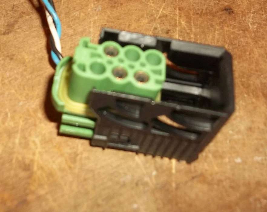 Оригинальная левая вилка проводки привода замка задней двери 2000 BMW 528i - Изображение 1 из 1