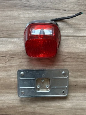 Montaje de luz trasera y matrícula Harley Davidson XLH 1200 883  Foto 1 de 3