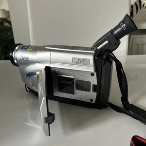 JVC GR-FXM40EK Compact VHS Camcorder UNTESTED Sold SPARES/PARTS Vtg Silver - Picture 1 of 12
