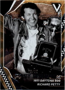 Panini Victory Lane Gold #71 2018 Richard Petty PW/99 - casi nuevo-como nuevo - Imagen 1 de 2