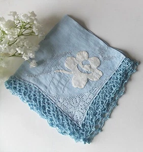 WOMEN'S VINTAGE BLUE HAND-CROCHETED EDGE, LACE & FLORAL APPLIQUE HANDKERCHIEF - Picture 1 of 5