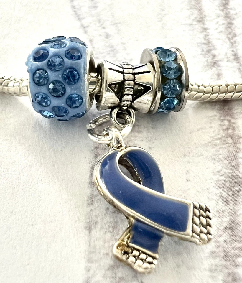 Dije de cinta de concientización azul sobre el cáncer de colon y cuentas europeas de diamantes de imitación Foto 1 de 1