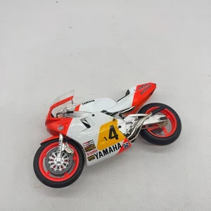 MOTORRAD MODELL YAMAHA YZR500 EDDIE LAWSON 1984 - ALTAYA - MASSSTAB 1:12 "DIECAST" - Bild 1 von 5