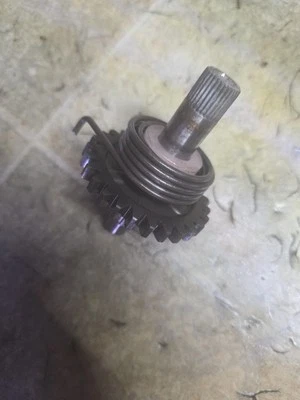 2002 Suzuki RM125 Kick Start Kickstarter Shaft Gear #2.   96-06 26211-27C02 - Image 1 of 4