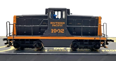 HO BACHMANN SPECTRUM 80017 GE 44 TON DIESEL SWITCHER SOUTHERN PACIFIC SP # 1902 - Image 1 of 2