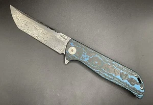 Coltelli Reate K2 Damasteel Tanto Artico Fibra di Carbonio Esclusivo Titanio 1 Di 2 - Foto 1 di 11