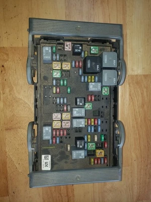 Chevrolet 1500 2009 caja de fusibles debajo del capó 2007?-2009 Foto 1 de 4