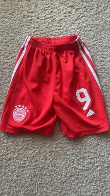 Pantalones Cortos FC Bayern Munchen Rojo Y Blanco Adidas #9 Talla 24 Foto 1 de 4