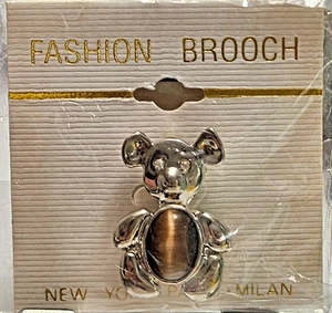 Broche de oso de peluche vintage tono plata ojo de gato cabujón nuevo de stock sellado 1,25" - Imagen 1 de 5