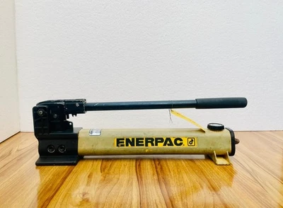 Enerpac P392 Two-Speed Hydraulic Hand Pump 700 Bar/10,000 PSI - Image 1 of 4