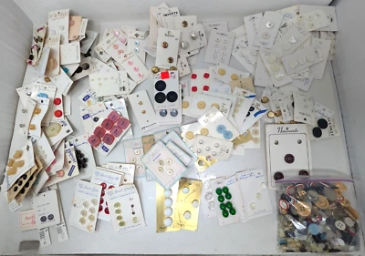 Vintage BWG Exquisit Schwanda La Petite Mode Imports Le Chic Sewing Buttons Lot - Image 1 of 4