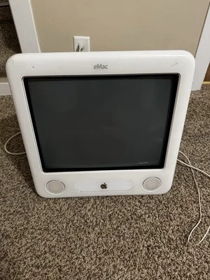 Vintage Apple eMac A1002 - 512 MB Memory - Image 1 of 4
