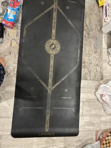 Excellent Liforme Travel Yoga Mat Blue Cosmic Moon & Carrying Case - Picture 1 of 11