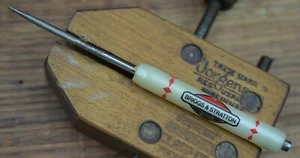 Briggs & Stratton Promotional Slotted Flat Tip Screwdriver with Magnet - Foto 1 di 6
