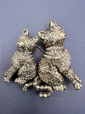 Broche “Madre y Gatito” Firmado por Heidi Daus Ámbar Verde y Cristales Rojos 2.5” X 3” Foto 1 de 3