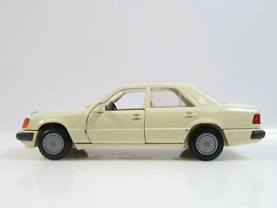 1:35 Cursor Modell 1084 Mercedes Benz 200 - 300 E W124 #9983 - Bild 1 von 4
