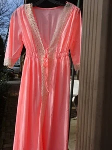 VTG New Electric Pink/Peach Peignoir Nylon NIGHTGOWN & ROBE SET Lace Trim Sz M - Picture 1 of 8