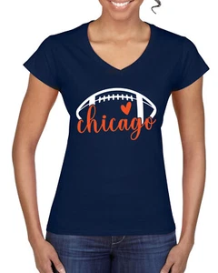 Fan Of Chicago Fútbol Naranja Corazón Escritura Escritura Mujeres Camiseta Estándar Cuello VN - Imagen 1 de 2