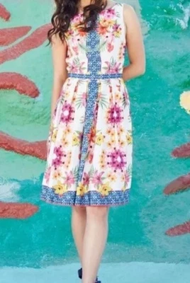 Vestido Mod Cloth Talla Pequeña Floral Mixto Media Ajuste y Acampanado con Bolsillos BIN U Foto 1 de 4